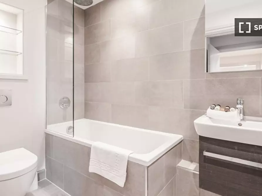 Immagine 2 di Appartamento in affitto  in -40 The Quadrant a Richmond