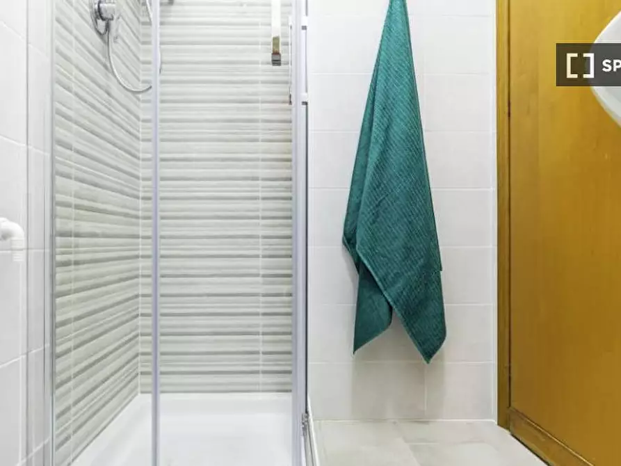 Immagine 15 di Camera condivisa in affitto  in Via Fiume delle Perle a Roma