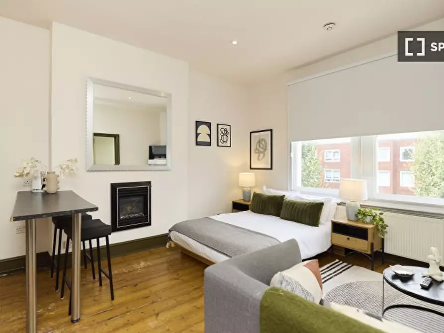 Immagine 3 di Ufficio in affitto  in flat a Kensington