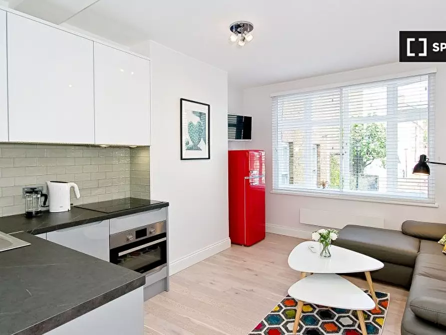 Immagine 3 di Appartamento in affitto  in Flat 7 Greek St a 