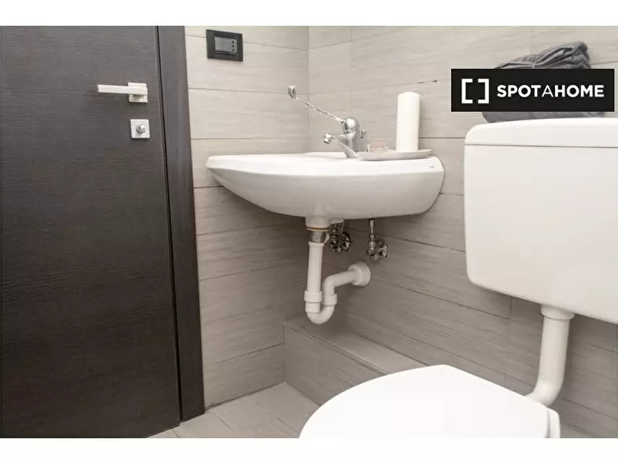 Immagine 13 di Camera condivisa in affitto  in Via Romolo Gessi a Torino