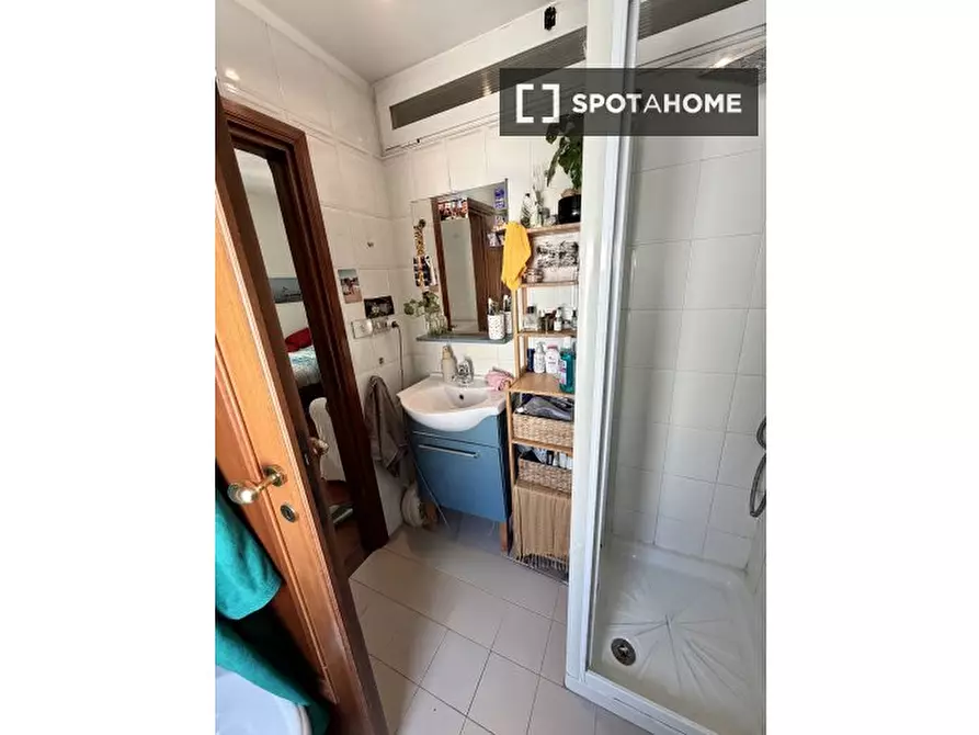 Immagine 5 di Camera condivisa in affitto  in Viale dei Colli Portuensi a Roma