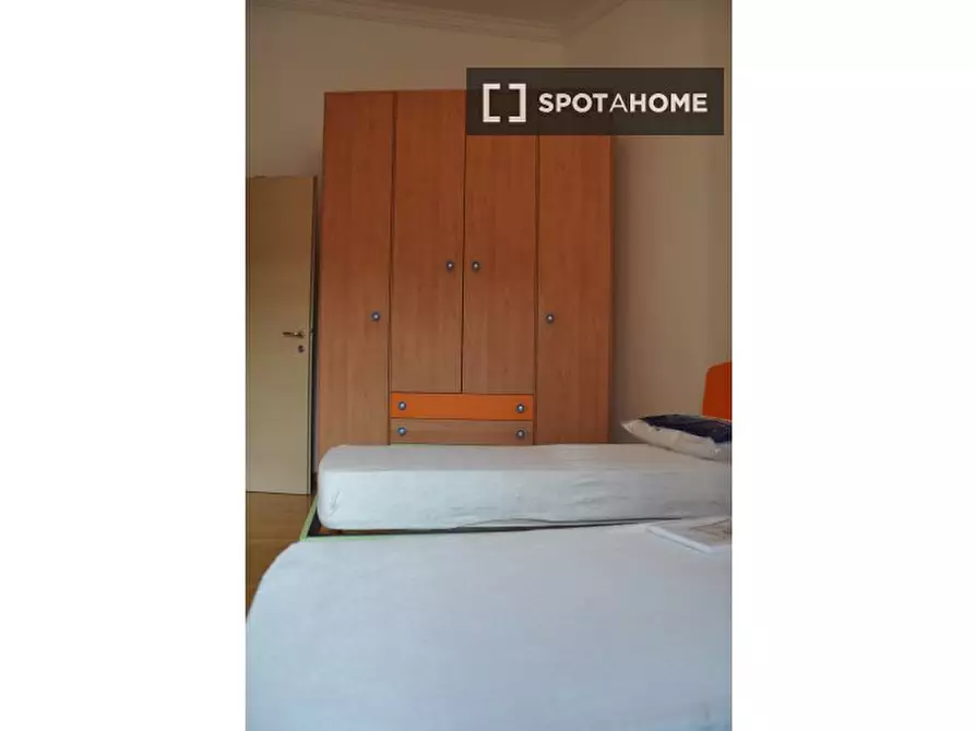 Immagine 6 di Camera condivisa in affitto  in Via Della Collina Volpi a Roma