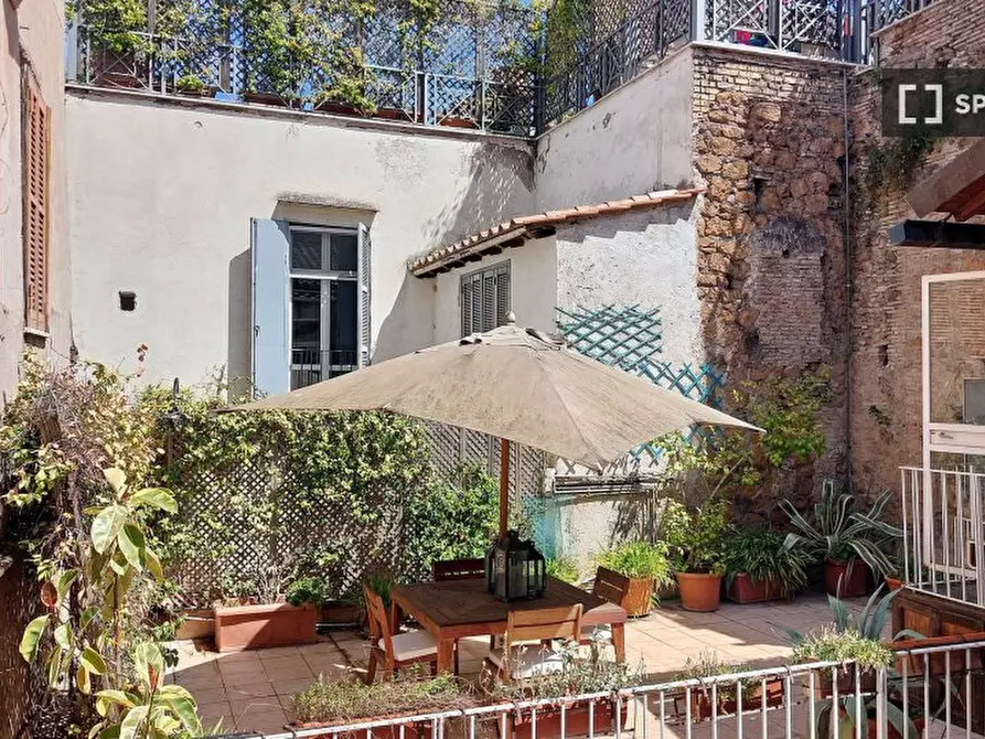 Immagine 12 di Appartamento in affitto  in Via del Portico d'Ottavia a Roma
