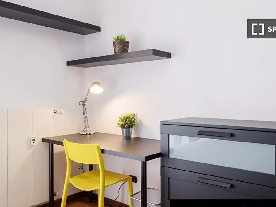 Immagine 2 di Camera condivisa in affitto  in Via Curtatone a Milano