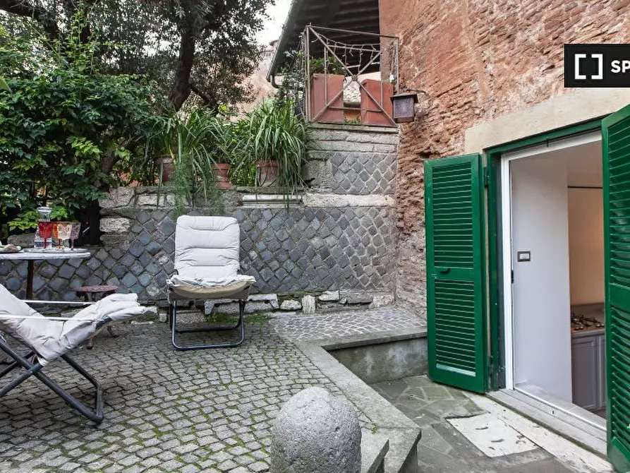 Immagine 10 di Appartamento in affitto  in Via di S. Giovanni Decollato a Roma