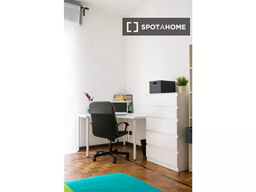 Immagine 3 di Camera condivisa in affitto  in Piazza Tancredi Galimberti a Torino