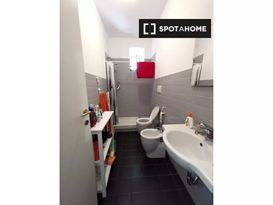 Immagine 13 di Camera condivisa in affitto  in Via Venezia a Genova