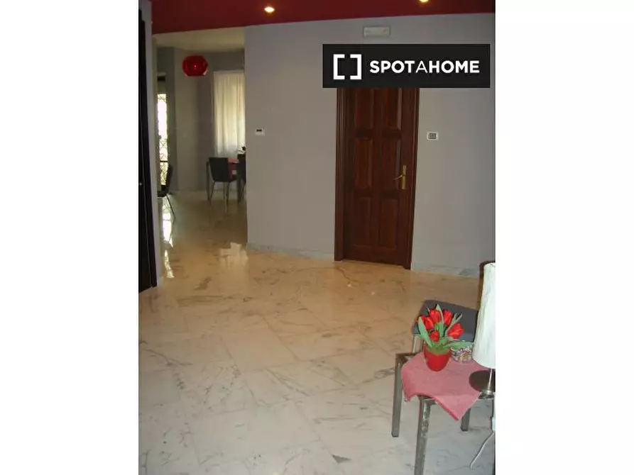 Immagine 17 di Camera condivisa in affitto  in Lungotevere di Pietra Papa a Roma