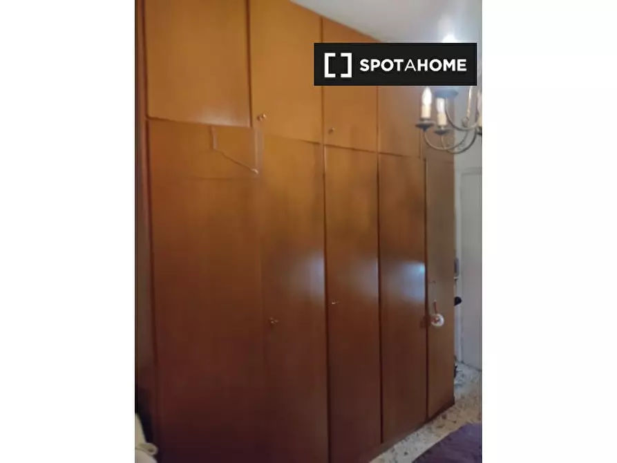 Immagine 17 di Camera condivisa in affitto  in Via Appiano a Roma