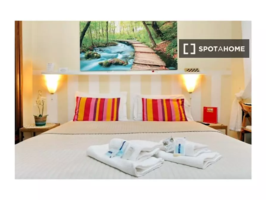 Immagine 8 di Camera condivisa in affitto  in Via Appia Nuova a Roma