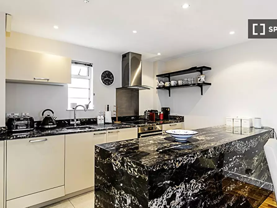 Immagine 2 di Appartamento in affitto  in Inver Court a Paddington