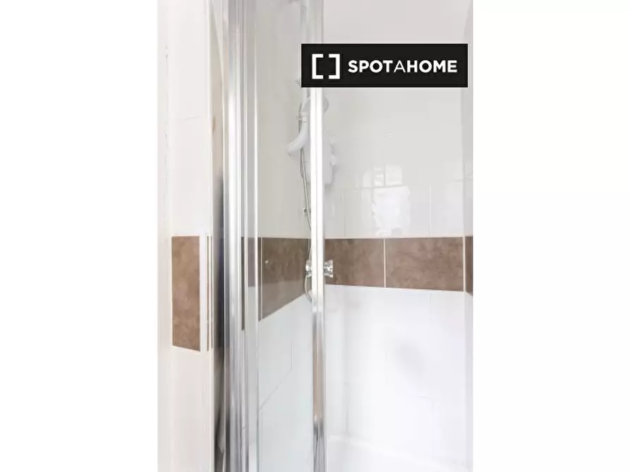 Immagine 9 di Camera condivisa in affitto  in Ground Floor Apartment a Kensington