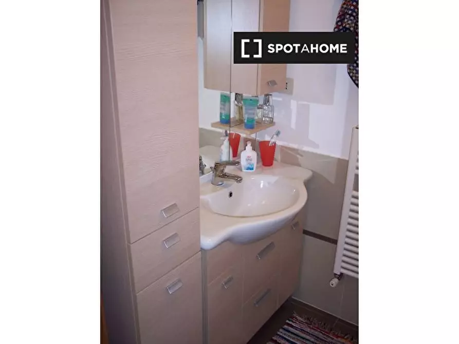 Immagine 14 di Camera condivisa in affitto  in Via di Santa Croce a Genova