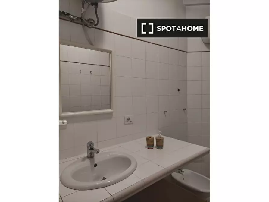 Immagine 5 di Camera condivisa in affitto  in Via Ugolino Cavalcabò a Roma