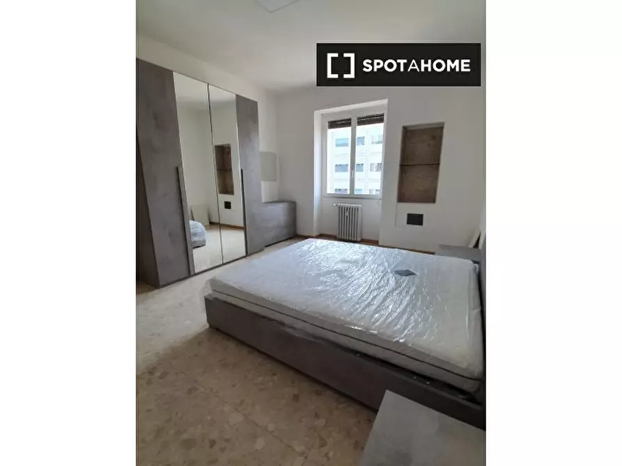 Immagine 1 di Camera condivisa in affitto  in Via Giovanni Battista Pirelli a Milano