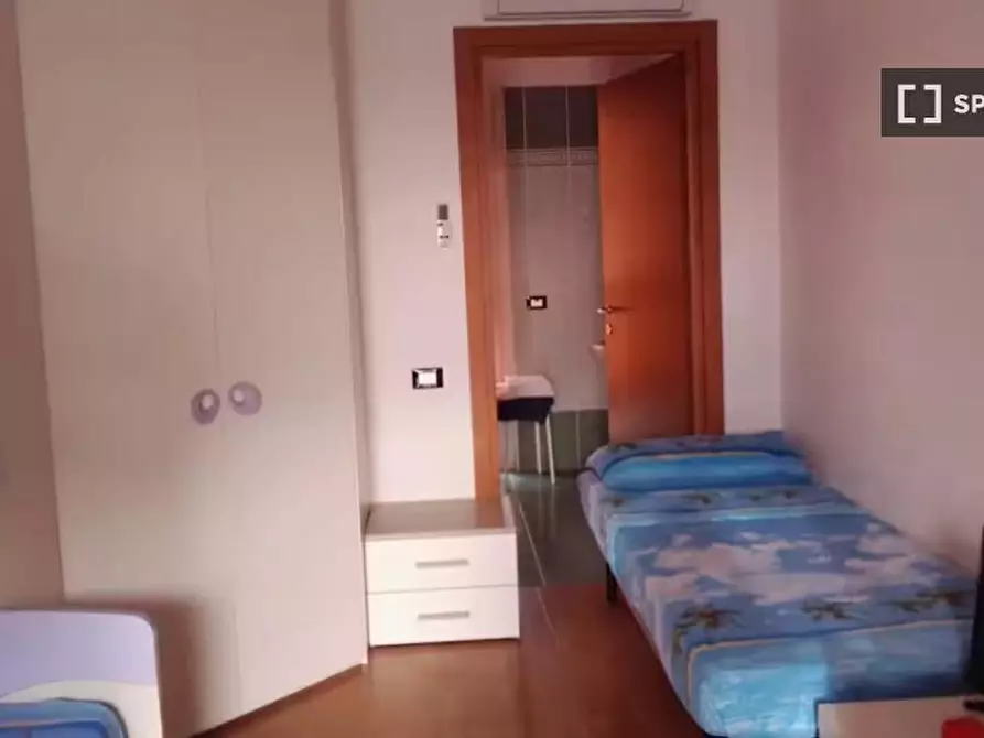 Immagine 12 di Camera condivisa in affitto  in Via delle Querce a Alagna