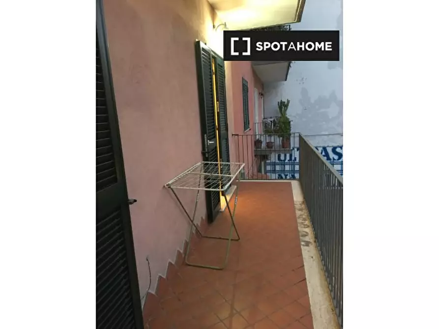 Immagine 2 di Camera condivisa in affitto  in Via Mario Gigante a Napoli