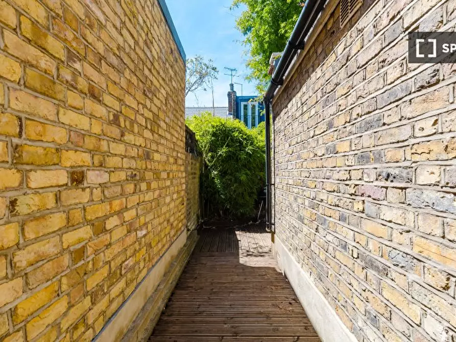 Immagine 15 di Appartamento in affitto  in Tonsley Hill a Wandsworth