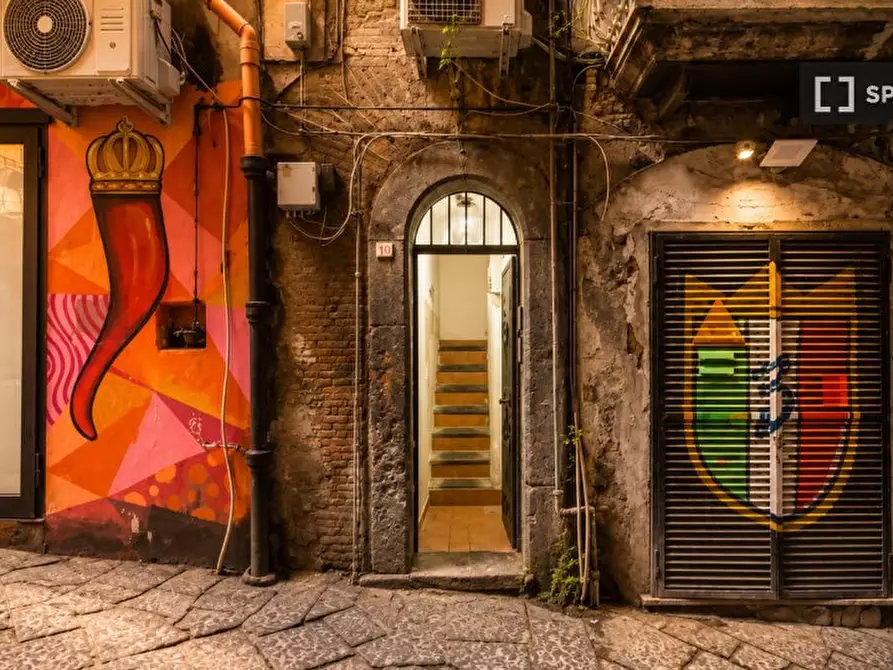 Immagine 15 di Appartamento in affitto  in Vico Teatro Nuovo a Napoli