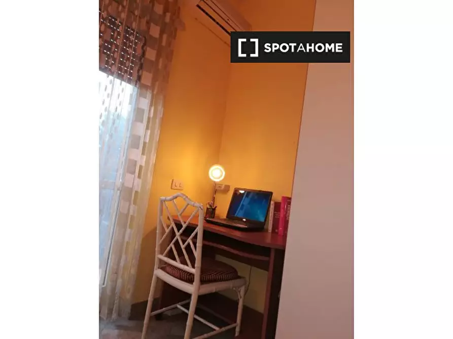 Immagine 5 di Camera condivisa in affitto  in Via Garessio a Roma