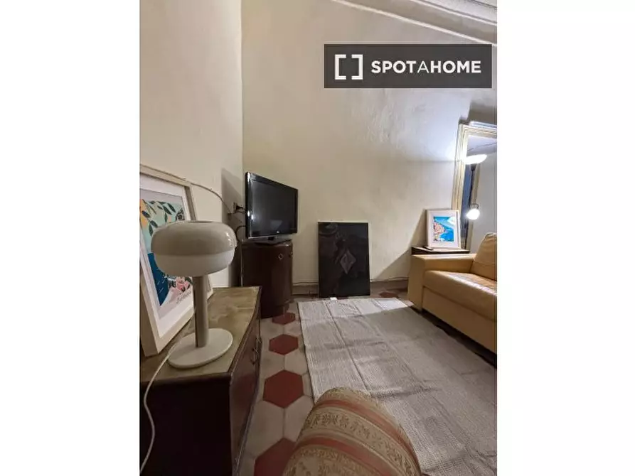 Immagine 2 di Camera condivisa in affitto  in Via Brombeis a Napoli