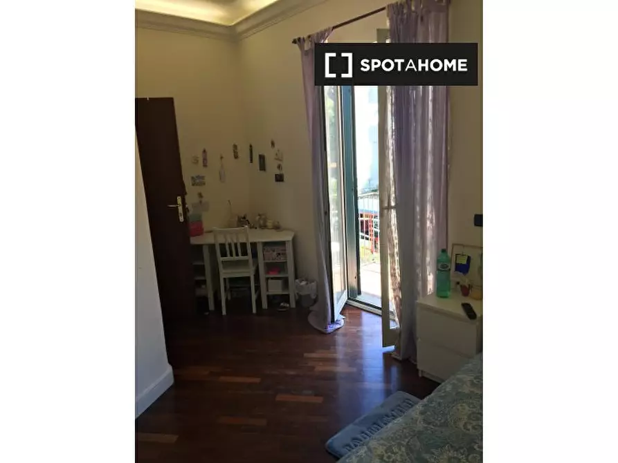 Immagine 15 di Camera condivisa in affitto  in Via Mario Gigante a Napoli