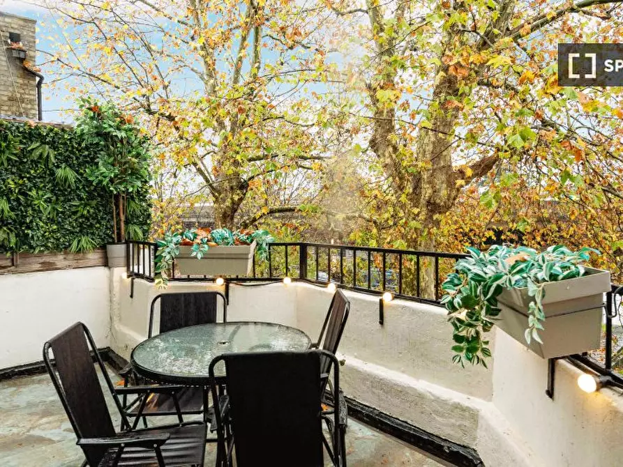 Immagine 1 di Appartamento in affitto  in Cambridge Gardens a Kensington