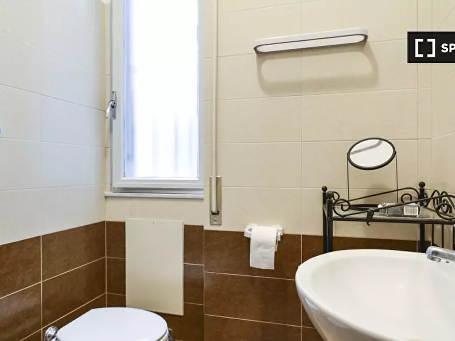 Immagine 12 di Camera condivisa in affitto  in Via Francesco Orestano a Roma