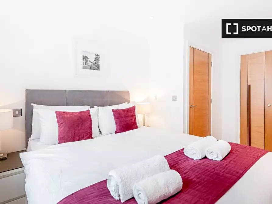 Immagine 7 di Appartamento in affitto  in Walnut Tree Cl a Guildford