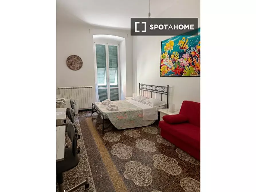 Immagine 1 di Camera condivisa in affitto  in Via Venezia a Genova