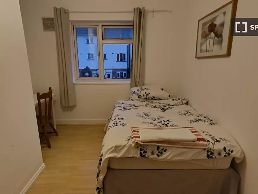 Immagine 9 di Camera condivisa in affitto  in Strattondale St a Poplar