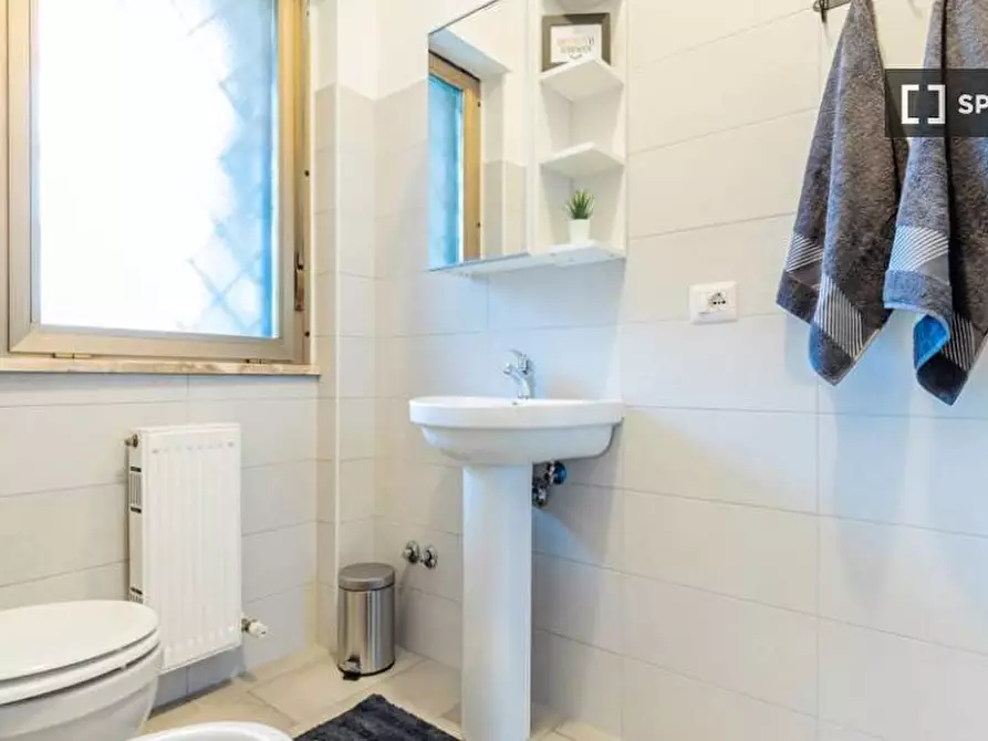 Immagine 6 di Camera condivisa in affitto  in Via Fiume delle Perle a Roma