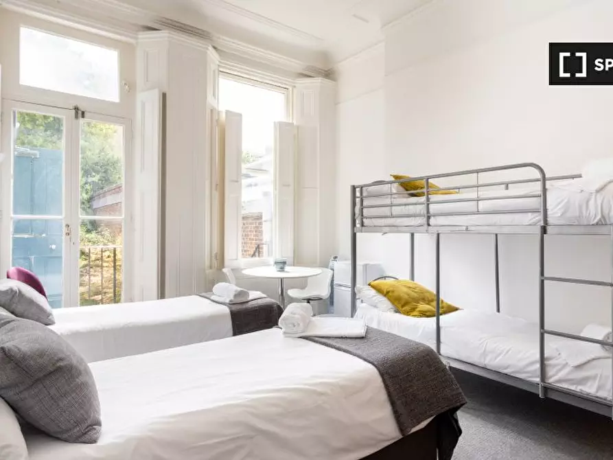 Immagine 4 di Camera condivisa in affitto  in Ground Floor Apartment a Kensington