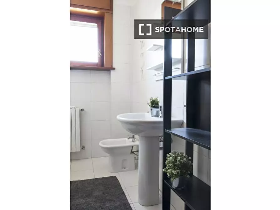 Immagine 2 di Camera condivisa in affitto  in Via Francesco Primatriccio a Milano