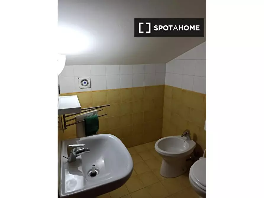 Immagine 6 di Camera condivisa in affitto  in Via Fraconalto a Roma