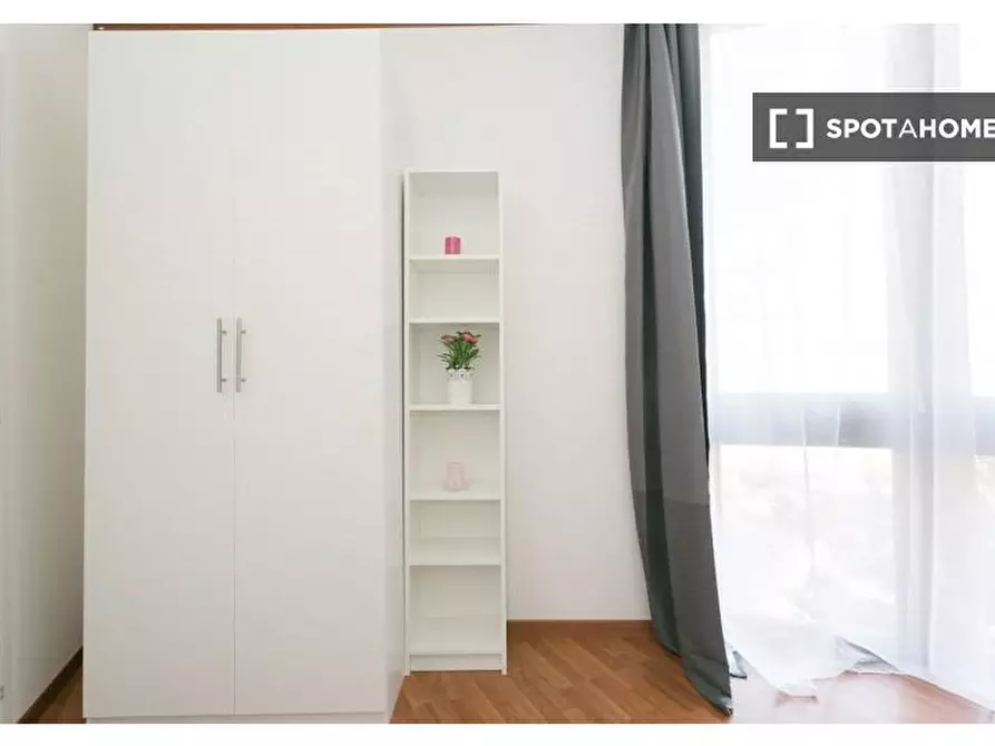 Immagine 3 di Camera condivisa in affitto  in Via Gavirate a Milano