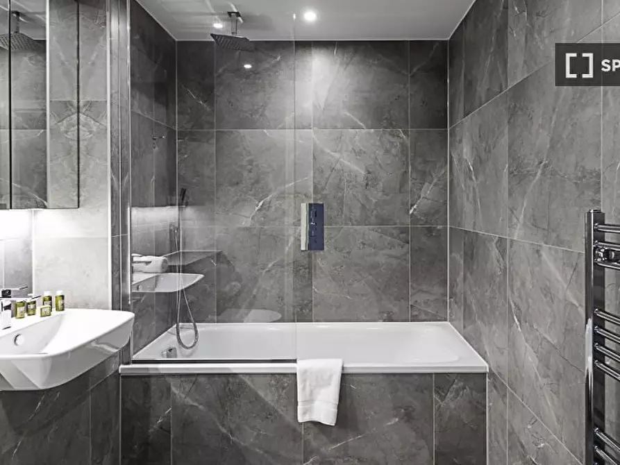 Immagine 15 di Appartamento in affitto  in Icon Tower a Ealing