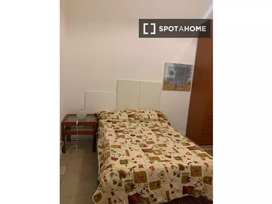 Immagine 17 di Camera condivisa in affitto  in Via Agrigento a Roma