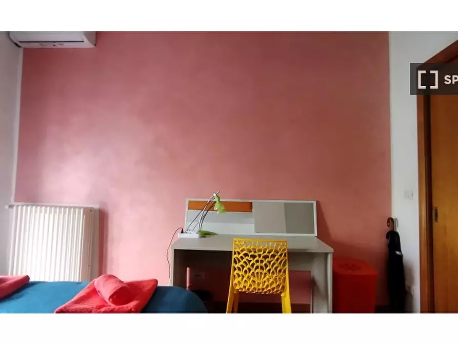 Immagine 17 di Camera condivisa in affitto  in Via S. Arcangelo a Baiano a Napoli