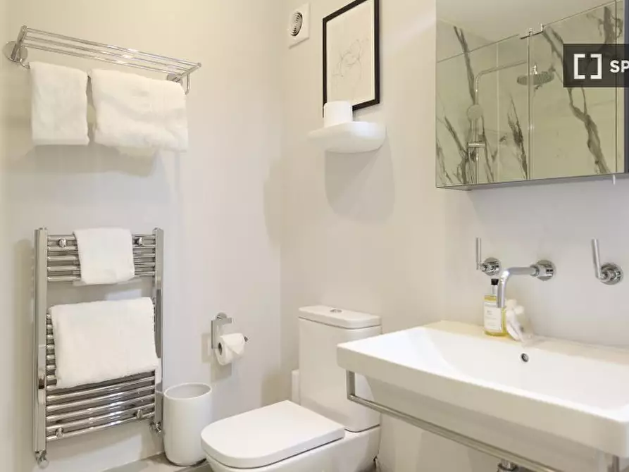 Immagine 5 di Appartamento in affitto  in Queensberry Place a Kensington