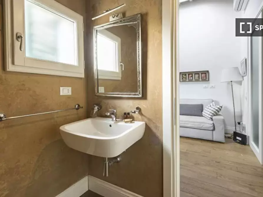 Immagine 11 di Appartamento in affitto  in Via Guelfa a Firenze