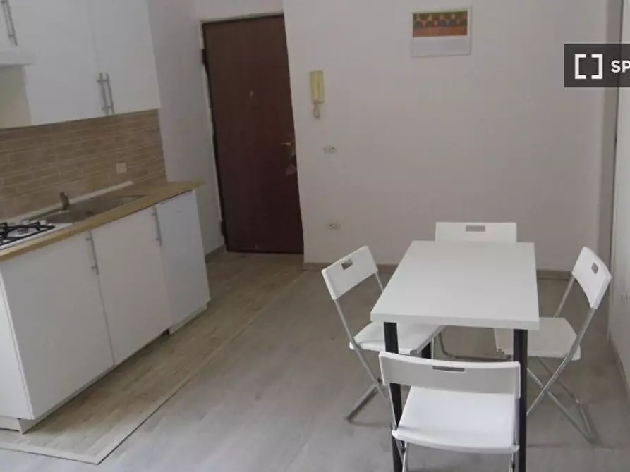 Immagine 3 di Camera condivisa in affitto  in Vico Gabella della Farina a Napoli