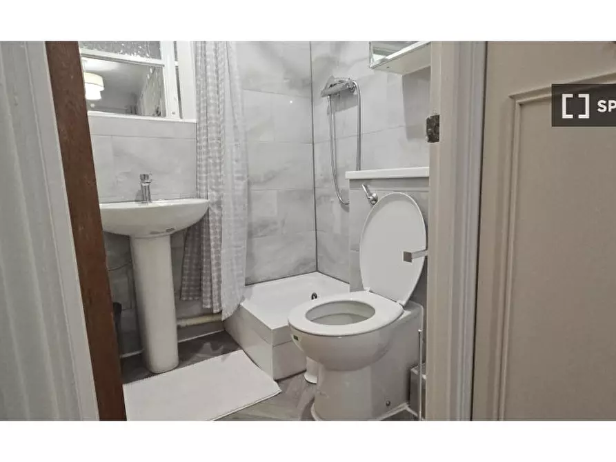 Immagine 13 di Appartamento in affitto  in Chaseley Dr a Hounslow