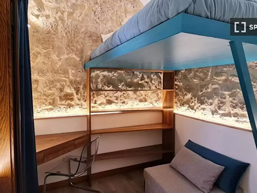 Immagine 18 di Appartamento in affitto  in Via S. Pellegrino a Napoli