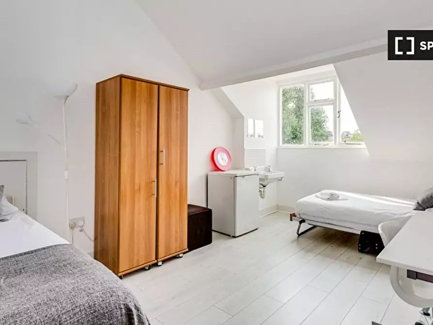 Immagine 11 di Residence in affitto  in Earls Ct Rd a Kensington