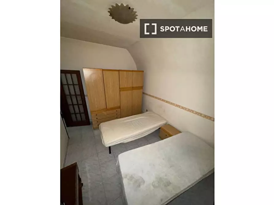 Immagine 2 di Camera condivisa in affitto  in Str. dell'Anticaglia a Napoli