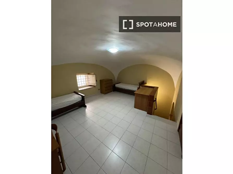 Immagine 11 di Camera condivisa in affitto  in Via Ventaglieri a Napoli