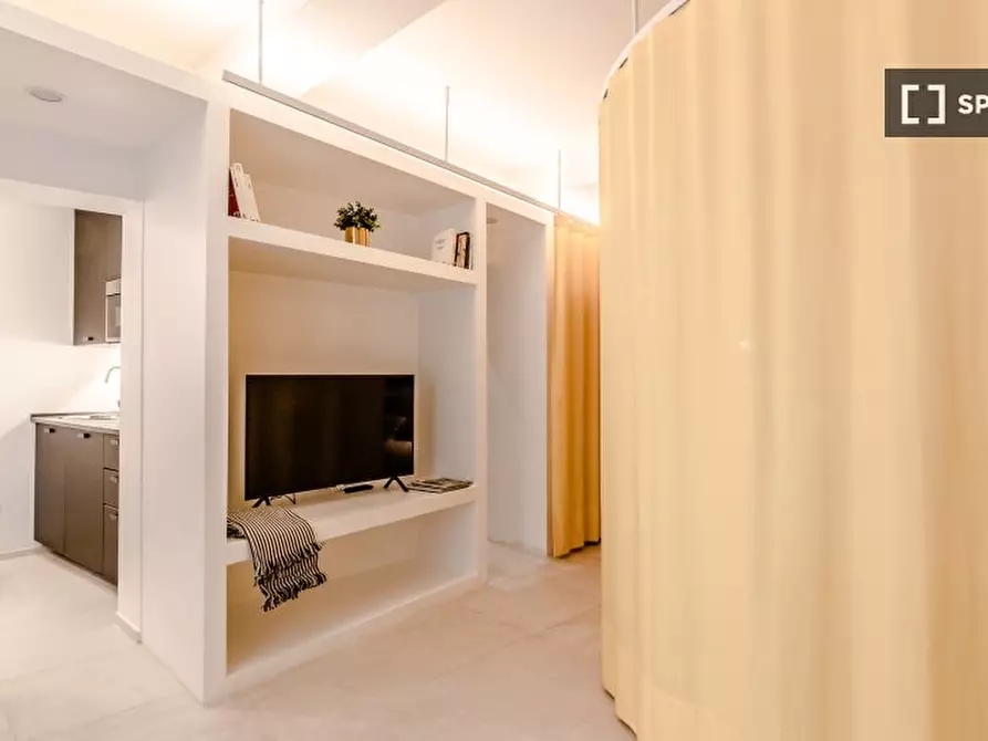 Immagine 3 di Ufficio in affitto  in Via Arienti a Bologna