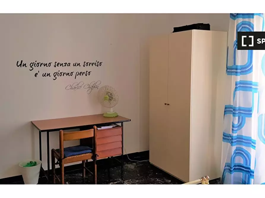 Immagine 2 di Camera condivisa in affitto  in Via Achille Neri a Genova